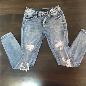 Super cute ripped jeans!